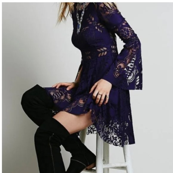 Free People Dresses & Skirts - Free People Lovers Folk Song Bell Sleeve Dress size 4